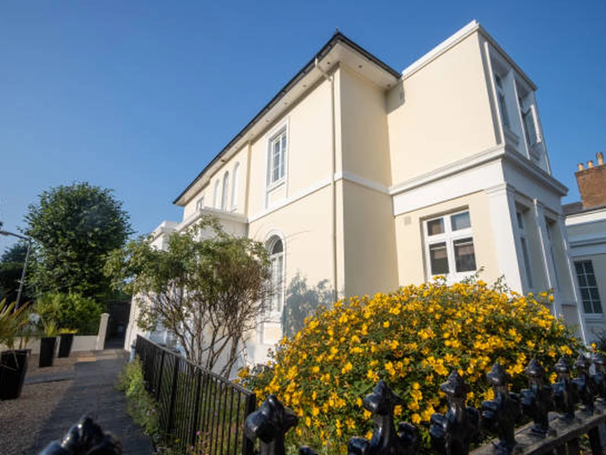 Cream Victorian detached house exterior painting in Weybridge by Surrey Decorators