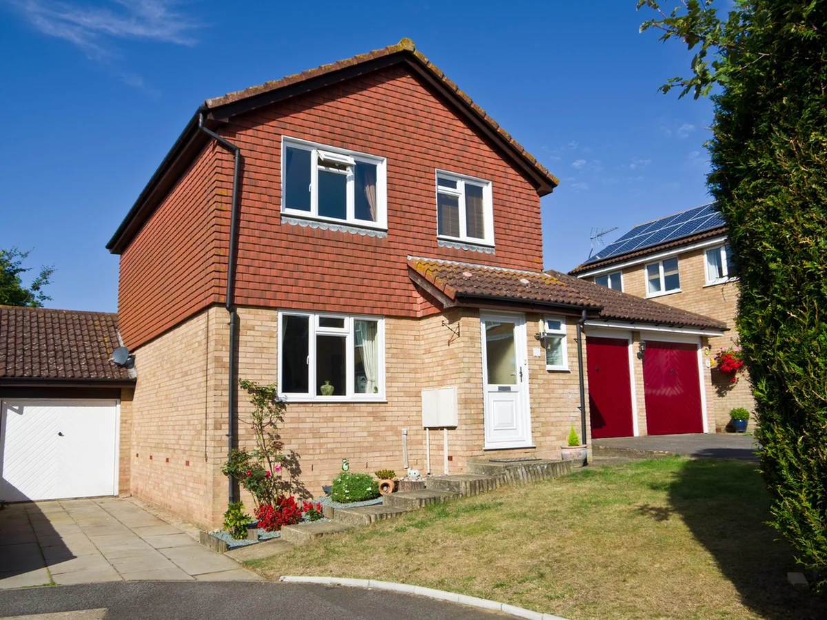 exterior-painting-detached-red-brick-surrey-decorators Exterior Painting - Exterior Painting Detached Red Brick