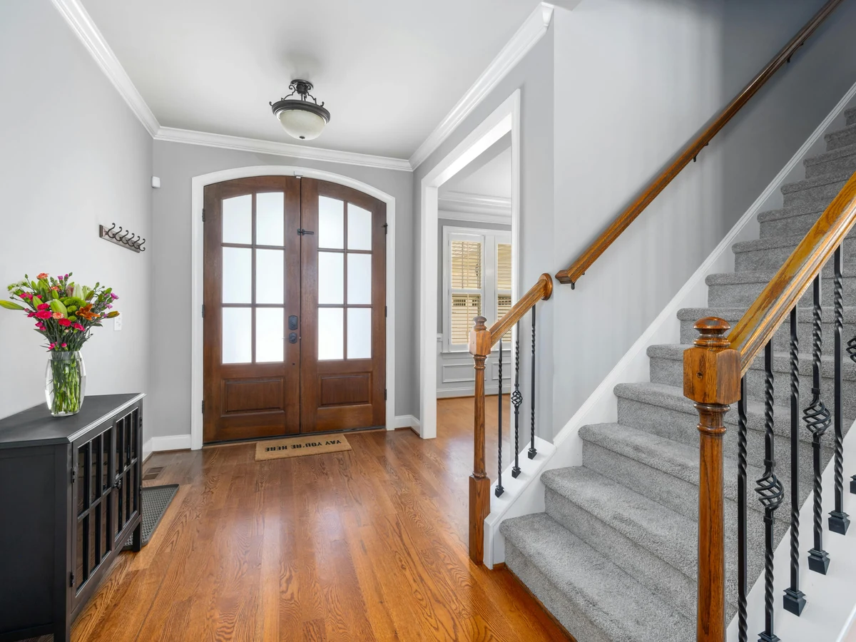 Grey entrance hall painting in Surrey by Surrey Decorators
