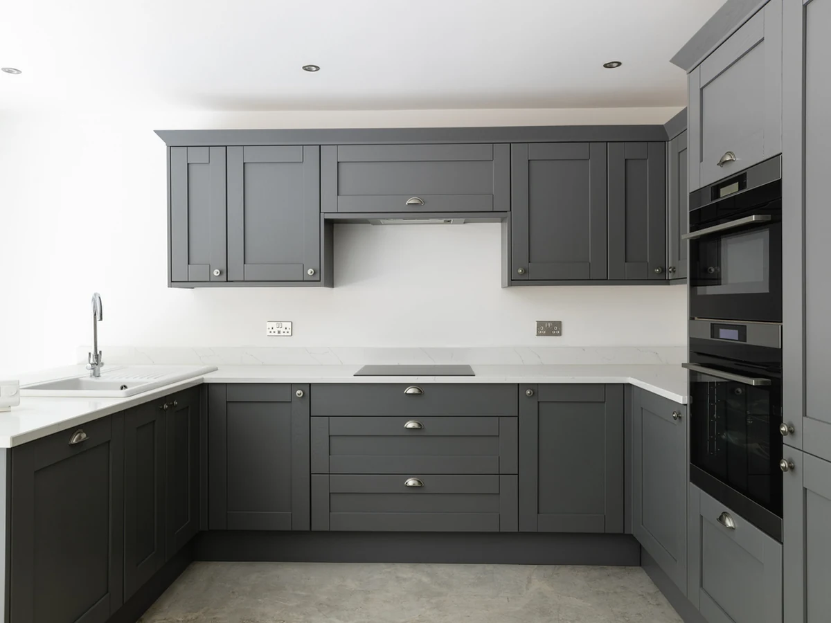 kitchen-painting-sleek-dark-grey-surrey-decorators Sleek dark grey kitchen cabinet painting in Surrey, professionally sprayed by Surrey Decorators