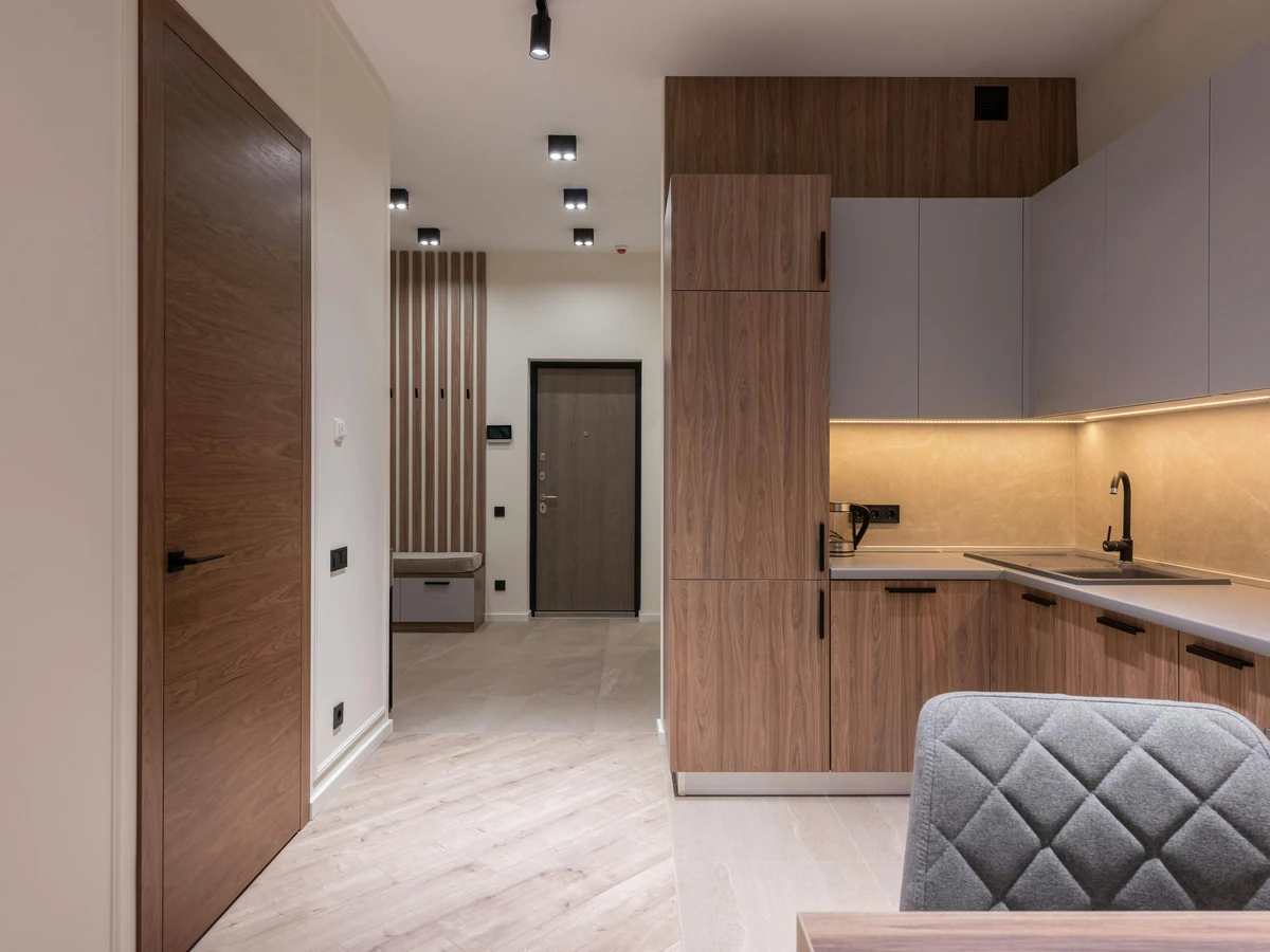 living-room-painting-open-plan-living-surrey-decorators Living room painting in Surrey by Surrey Decorators, open plan living space with professional finish