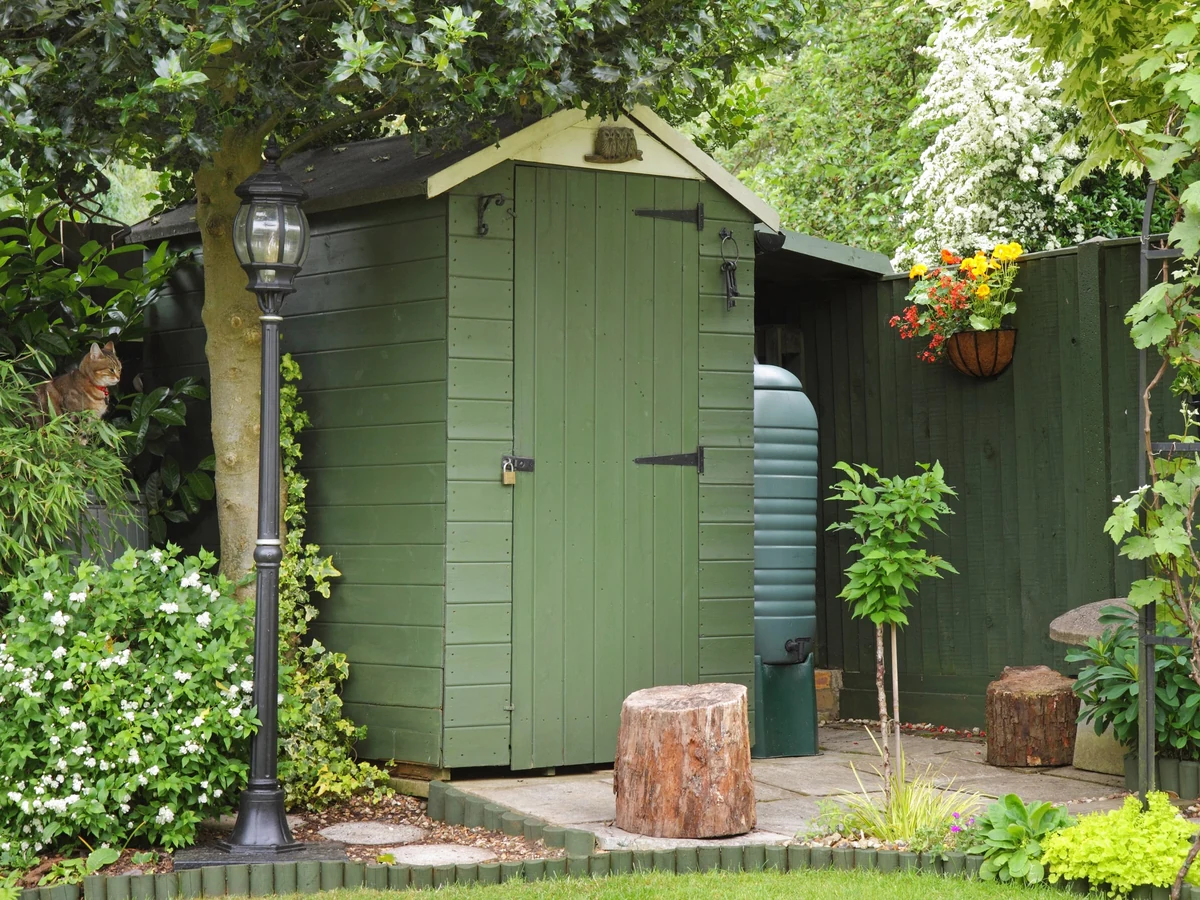 wood-painting-green-garden-storage-surrey-decorators Green painted garden storage unit showing quality exterior wood finish, Surrey Decorators